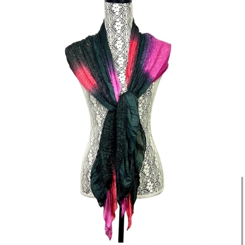 Gena Accessories dip dyed ruched shawl - Size: OS